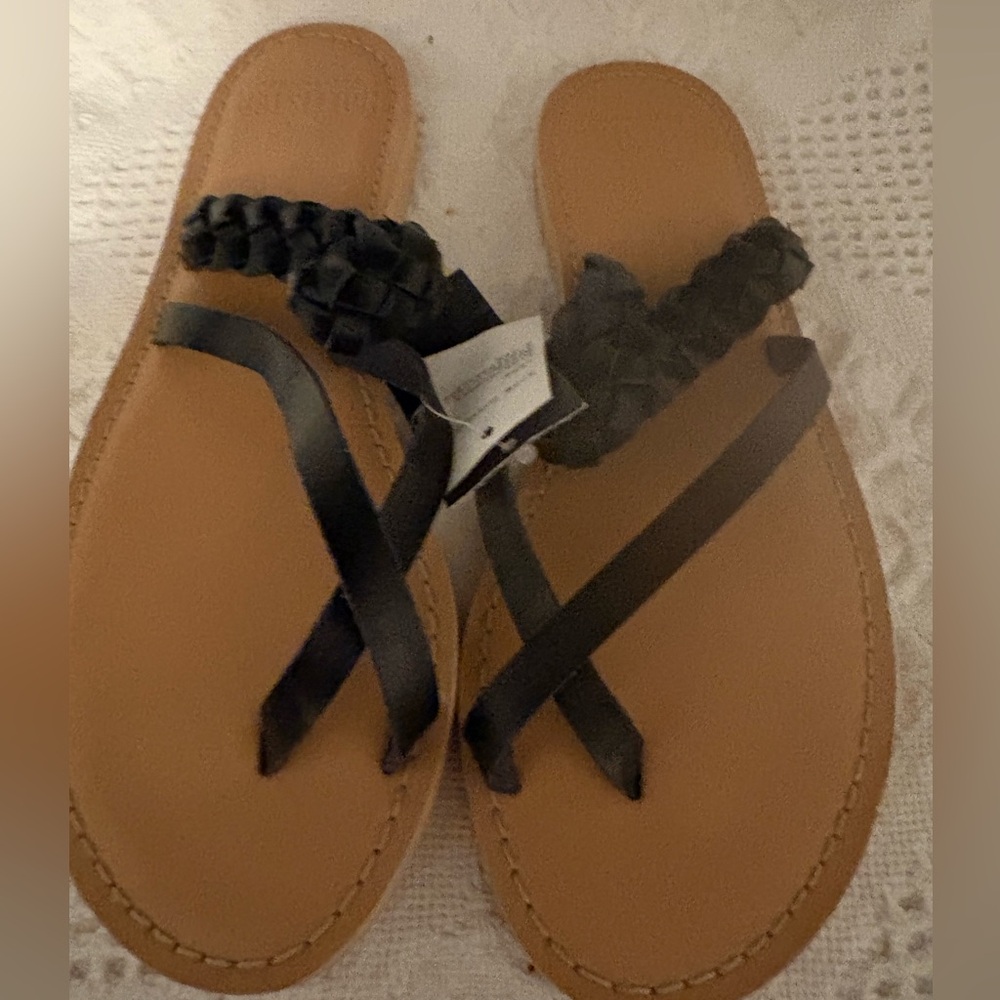 Hollister Co. Women’s Leather Braided Sandals Flip Flops US Size 7 New With Tag